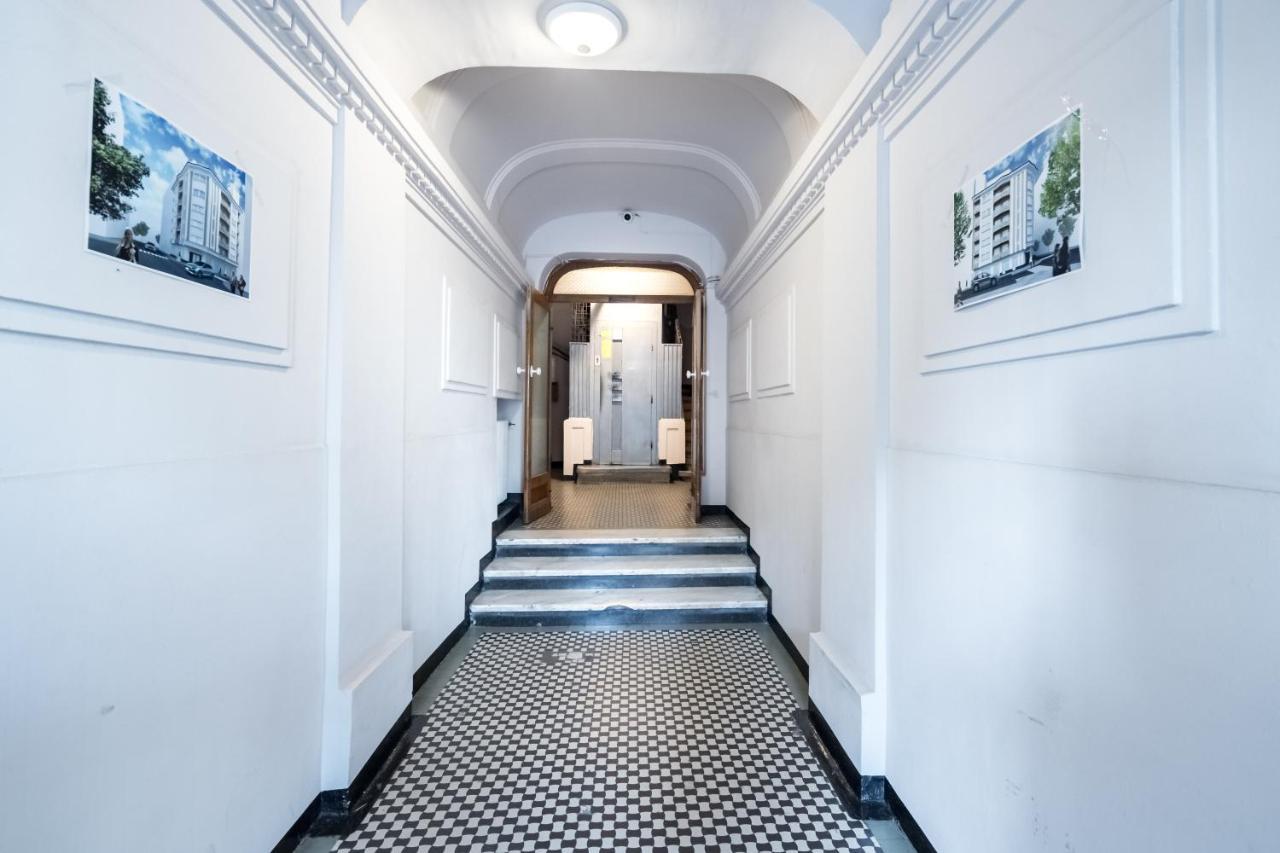 Cismigiu Serenity: 1Br Flat With Scenic Balcony Bukarest Eksteriør billede