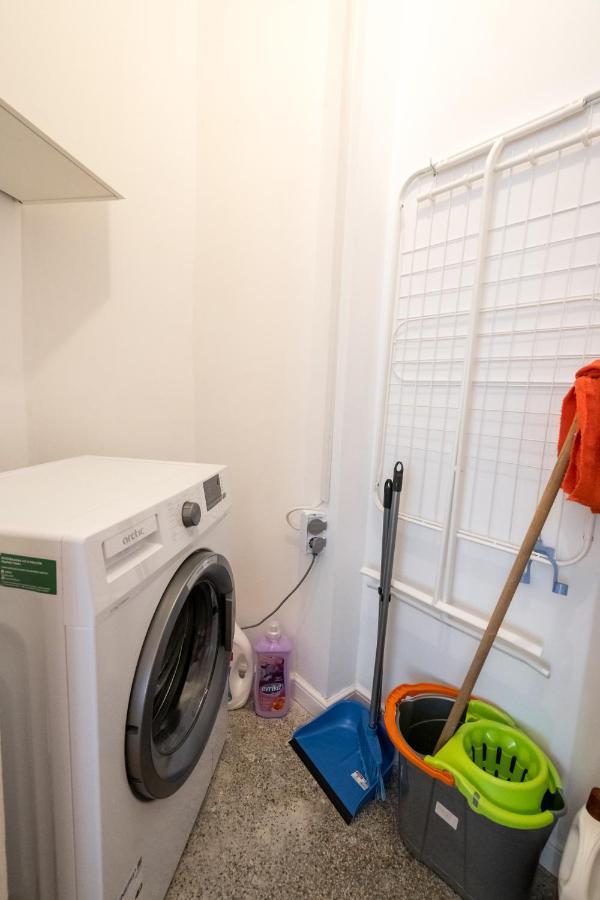 Cismigiu Serenity: 1Br Flat With Scenic Balcony Bukarest Eksteriør billede