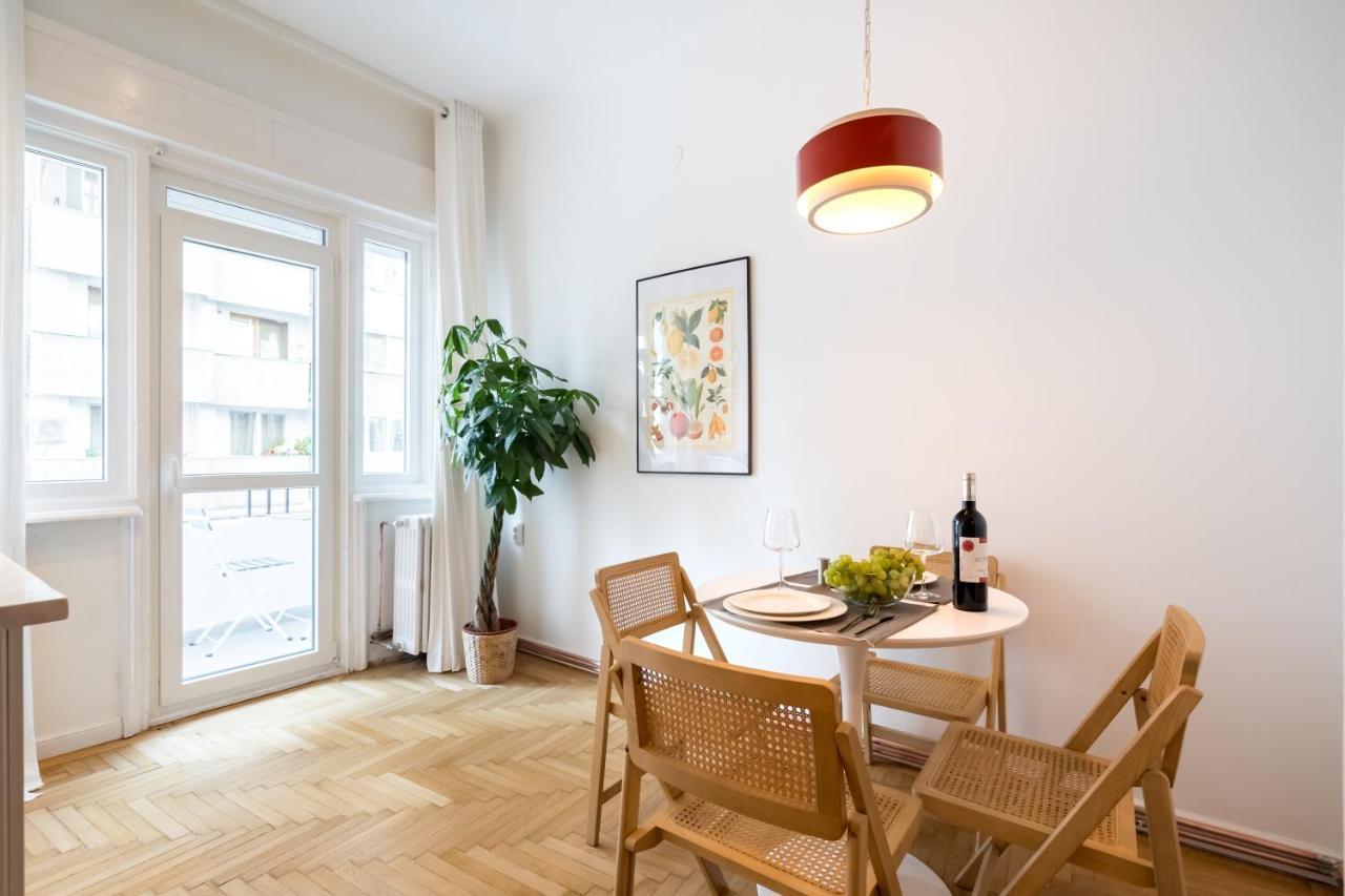 Cismigiu Serenity: 1Br Flat With Scenic Balcony Bukarest Eksteriør billede