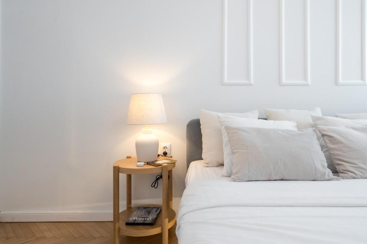 Cismigiu Serenity: 1Br Flat With Scenic Balcony Bukarest Eksteriør billede