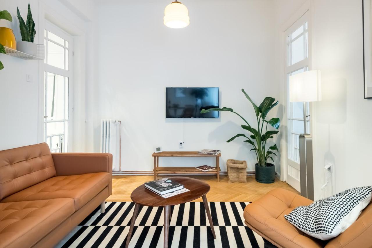 Cismigiu Serenity: 1Br Flat With Scenic Balcony Bukarest Eksteriør billede