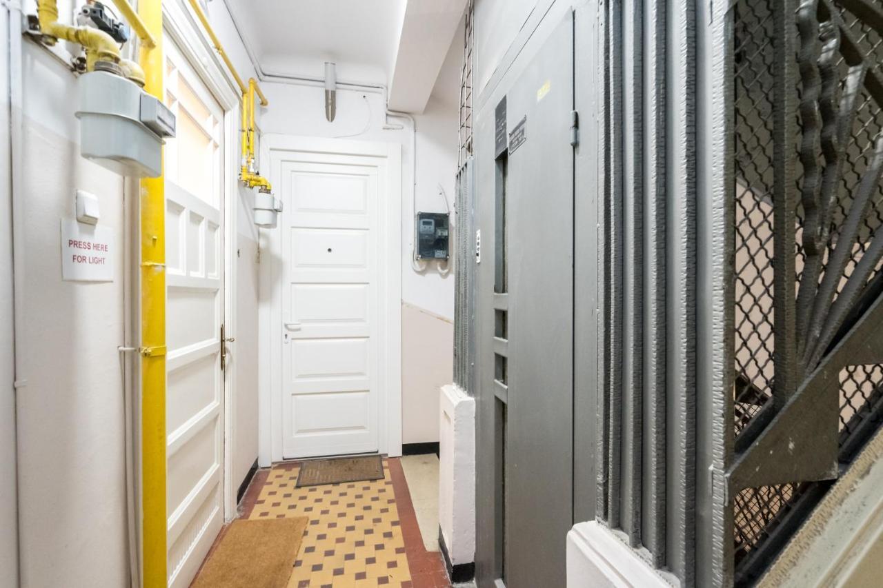Cismigiu Serenity: 1Br Flat With Scenic Balcony Bukarest Eksteriør billede