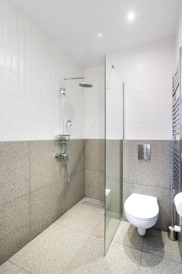 Cismigiu Serenity: 1Br Flat With Scenic Balcony Bukarest Eksteriør billede