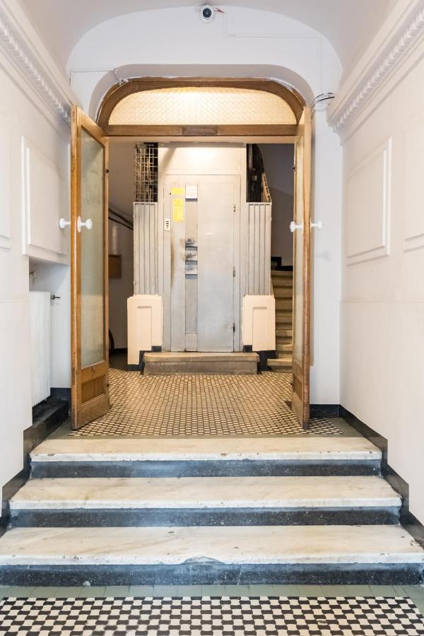 Cismigiu Serenity: 1Br Flat With Scenic Balcony Bukarest Eksteriør billede