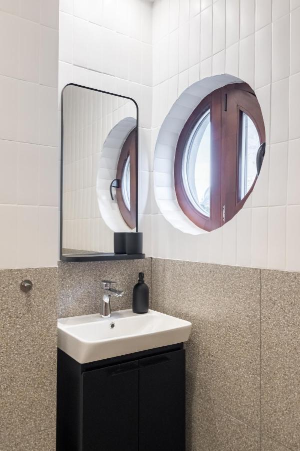 Cismigiu Serenity: 1Br Flat With Scenic Balcony Bukarest Eksteriør billede