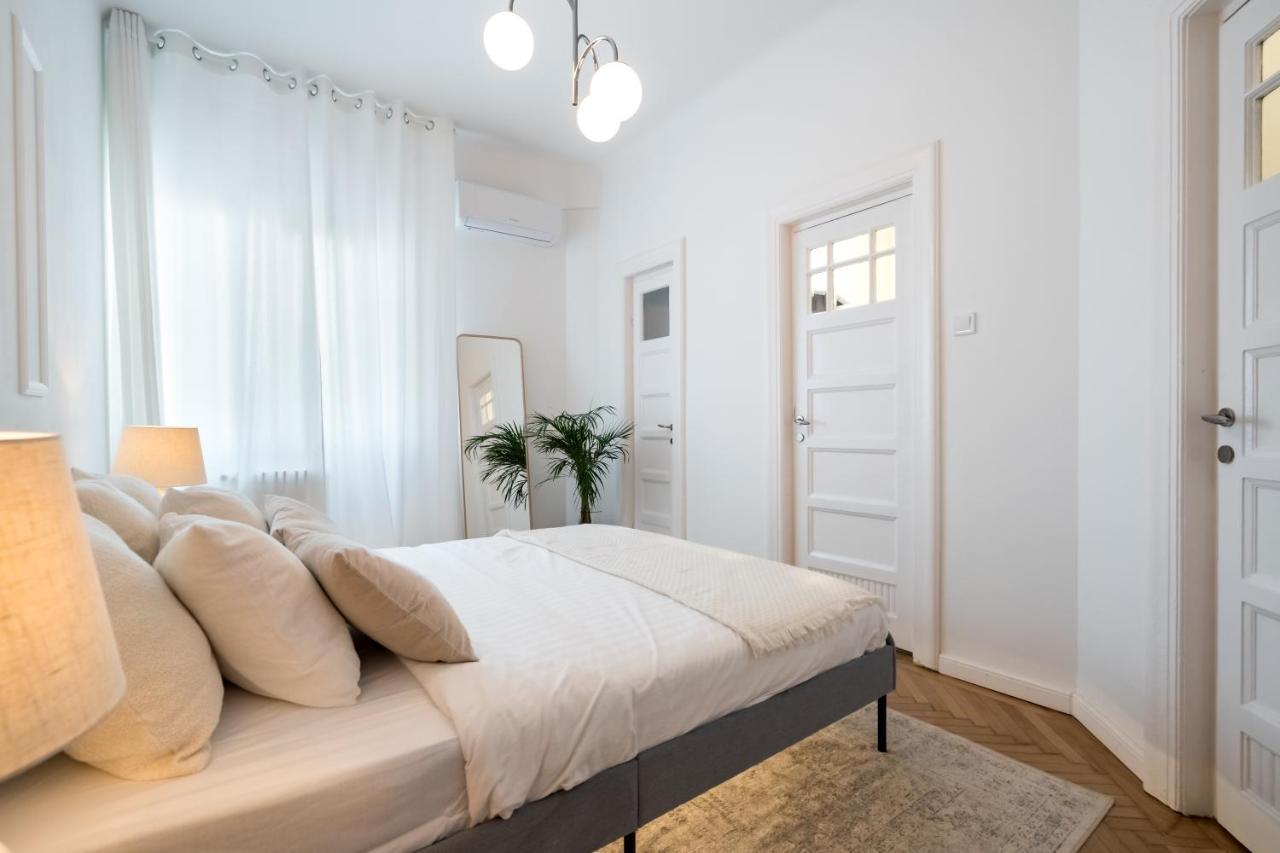 Cismigiu Serenity: 1Br Flat With Scenic Balcony Bukarest Eksteriør billede