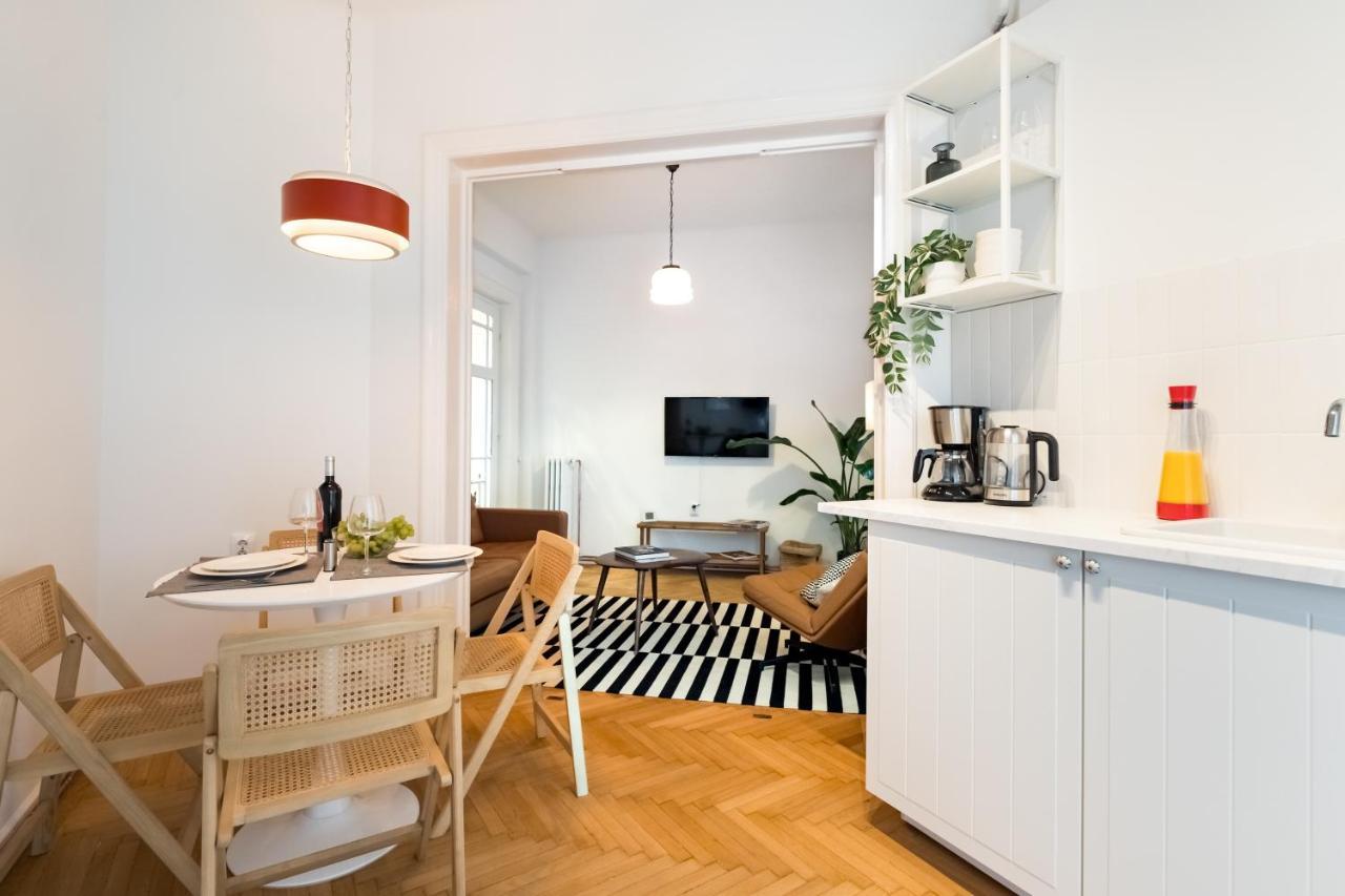 Cismigiu Serenity: 1Br Flat With Scenic Balcony Bukarest Eksteriør billede
