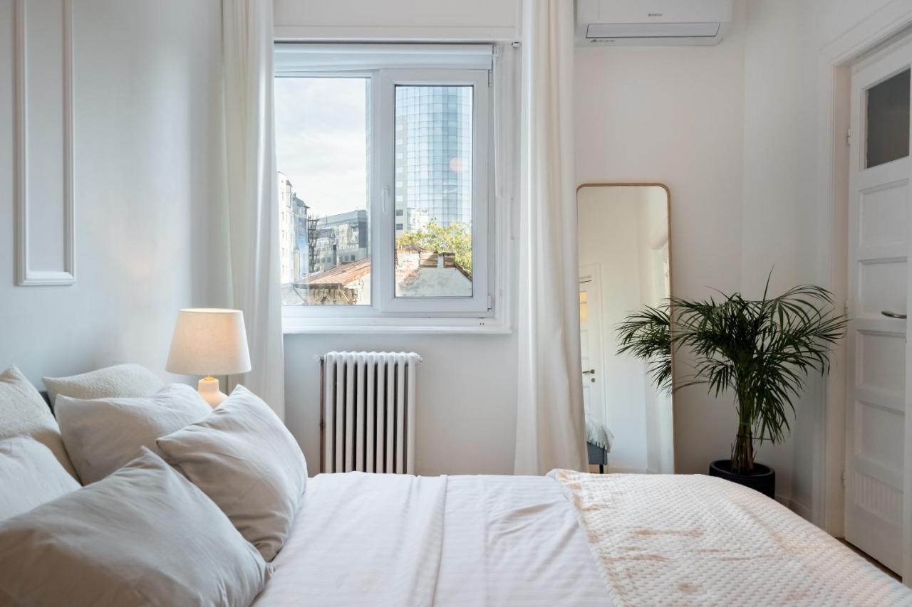 Cismigiu Serenity: 1Br Flat With Scenic Balcony Bukarest Eksteriør billede