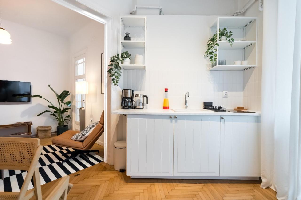 Cismigiu Serenity: 1Br Flat With Scenic Balcony Bukarest Eksteriør billede