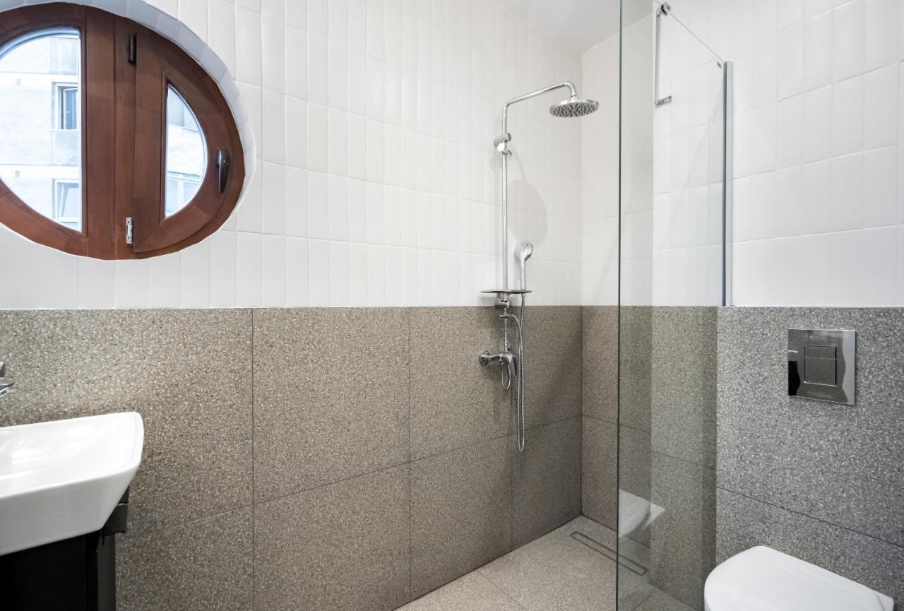 Cismigiu Serenity: 1Br Flat With Scenic Balcony Bukarest Eksteriør billede