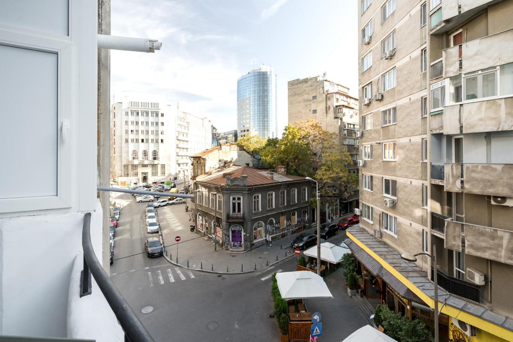 Cismigiu Serenity: 1Br Flat With Scenic Balcony Bukarest Eksteriør billede